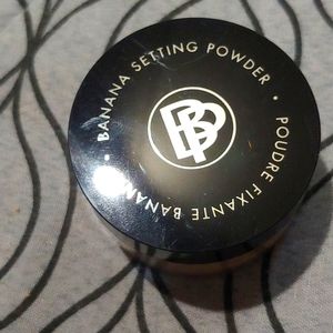 BELLÁPIERRE COSMETICS
Banana Setting Powder in Med